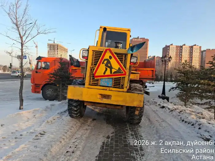 Более тысячи единиц спецтехники задействовано в снегоуборочных работах в Астане (4)