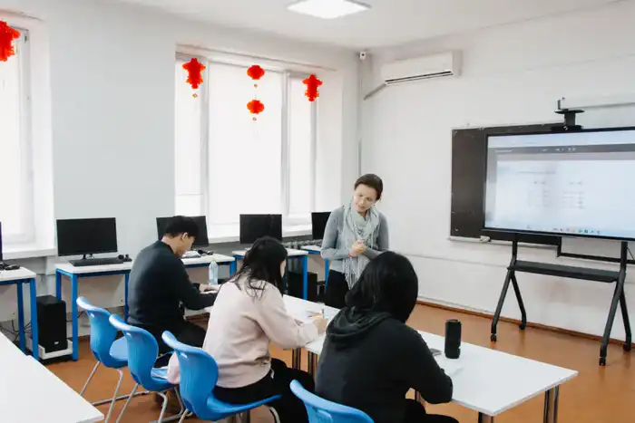 Китайские студенты изучают казахский в Павлодаре {city2}