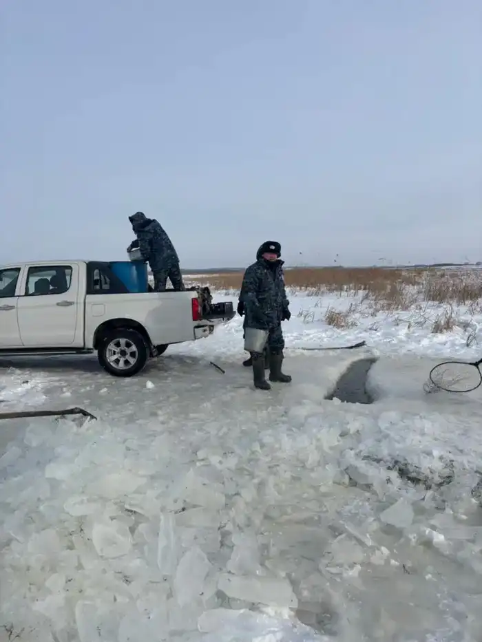 В Северо-Казахстанской области проводятся мероприятия по аэрации озёр с целью предотвращения замора рыбы (3)