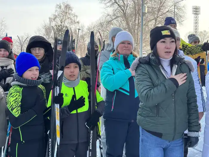 Массовый лыжный забег в Акмолинской области: поддержка олимпийцев как символ единства общества {city2}