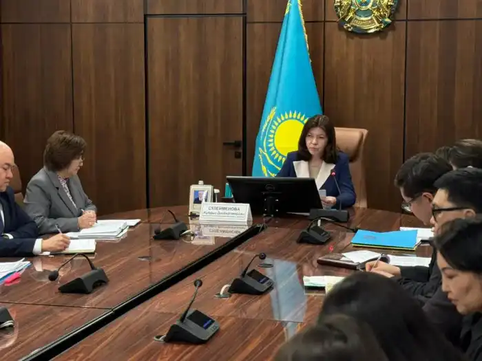 Министр просвещения Жулдыз Сулейменова подчеркивает значимость новой Конституции для образования и социальных гарантий в Казахстане {city2}