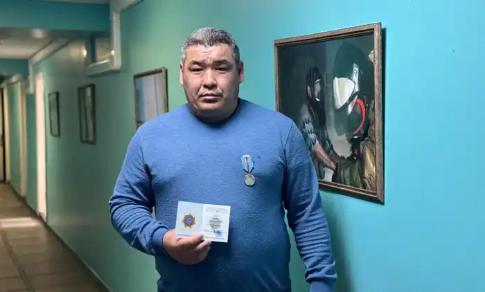 Герой-педагог из Соловьёво спас детей при пожаре и получил медаль {city2}