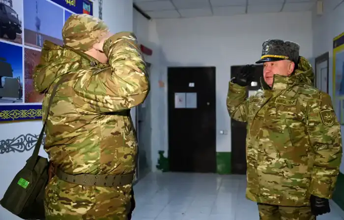 Обсуждение социальной защищённости военнослужащих в ходе проверки боевой готовности ПВО в Акмолинском гарнизоне {city2}