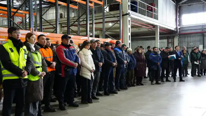 Марат Султангазиев обсудил с коллективом индустриально-логистического центра «ДАМУ» вопросы верховенства закона и устойчивого развития (4)