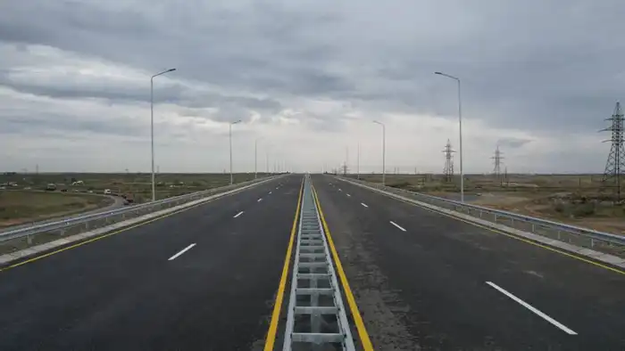 Президент подчеркивает важность развития автомобильных перевозок для улучшения инфраструктуры и повышения качества жизни граждан {city2}