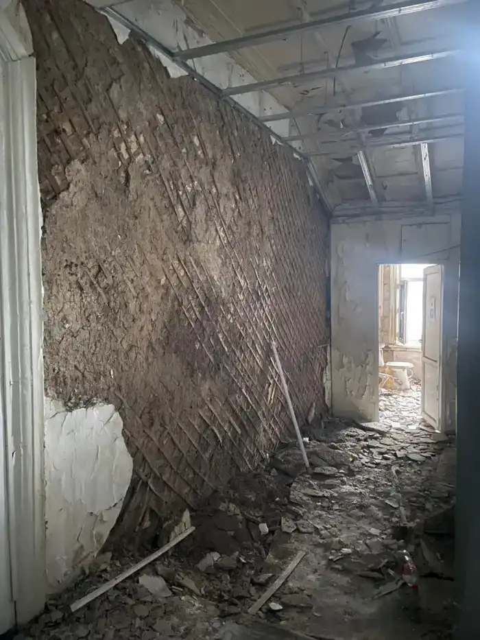 Алматы прощается с аварийным зданием: последний акт на сцене истории {city2}