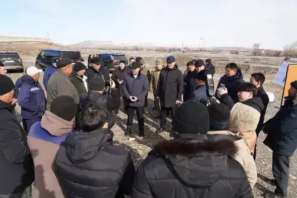 НУРАЛХАН КУШЕРОВ ПОСЕТИЛ САУРАНСКИЙ РАЙОН И ПРОИНСПЕКТИРОВАЛ ХОД ПРОТИВОПАВОДКОВЫХ РАБОТ (3)