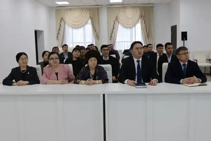 Актив Хромтауского района и трудовые коллективы выразили поддержку проекту новой Конституции (4)