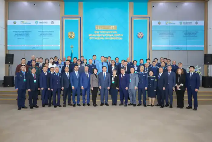 Введение принципа «Закон и Порядок» в новую Конституцию Казахстана: последствия для прав граждан и правопорядка {city2}