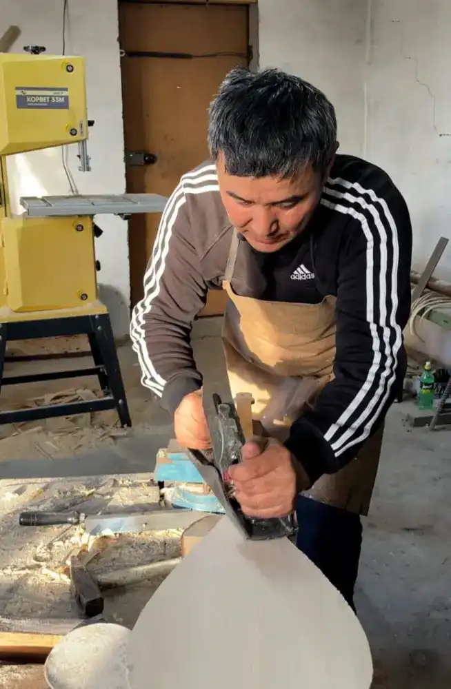 «Звуки души»: Мастер из Уланского района воскрешает традиции через домбры {city2}