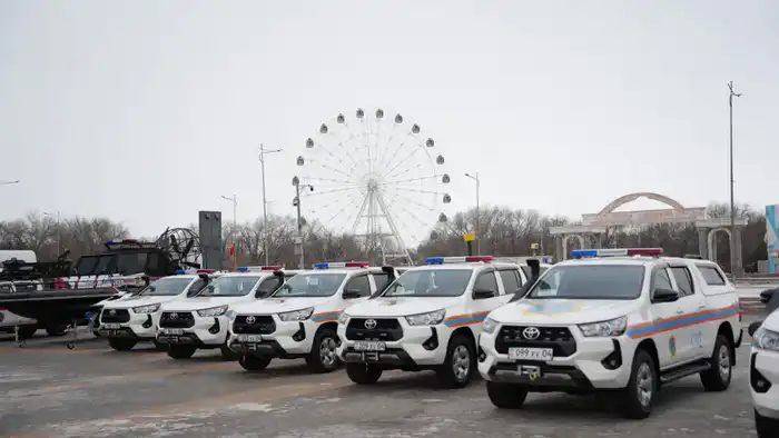 Глава МЧС вручил спасателям Актюбинской области ключи от новой техники (4)