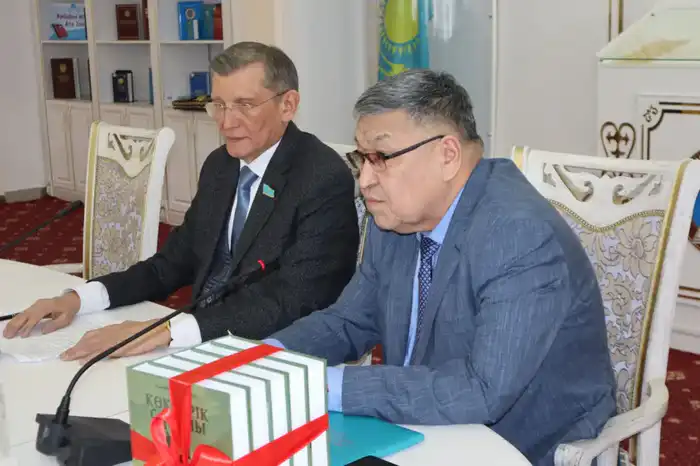 Презентация книг Жолтая Әлмашұлы в Национальной академической библиотеке РК: обсуждение идей и значения для мировой литературы {city2}