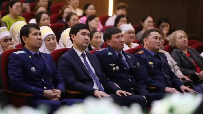 В Туркестанской области обсудили меры по предотвращению сталкинга на форуме с участием более 500 жителей {city2}