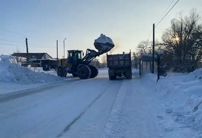 В области Абай на постоянной основе проводятся работы по уборке и вывозу снега (2)