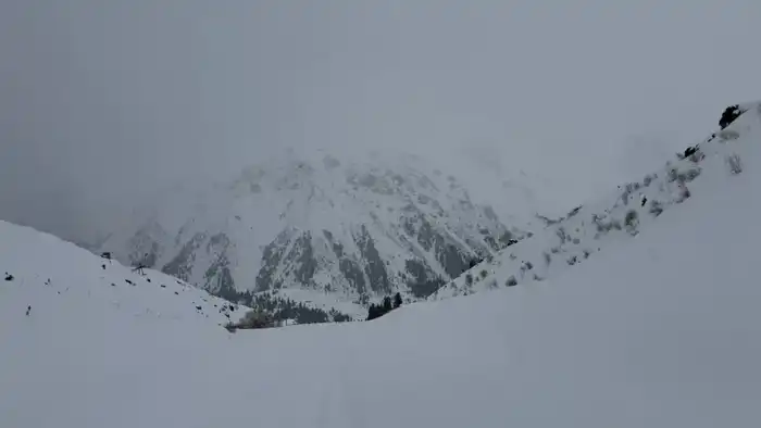 МЧС Казахстана предупреждает о лавинной опасности в горах (2)