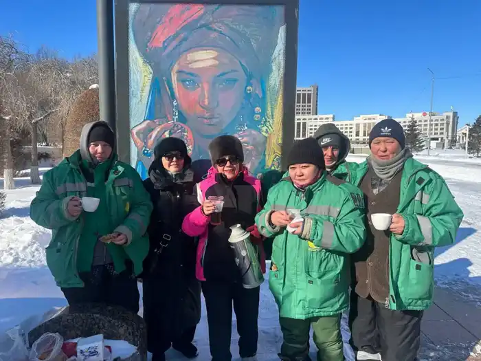 Поддержка и уважение: пенсионеры Астаны организовали акцию доброй воли для коммунальщиков {city2}