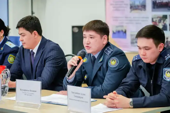 Пенсионерам в Астане рассказали о методах защиты от мошенников на специальном мероприятии {city2}