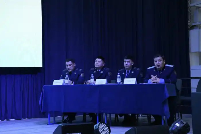 Астана: студенты общаются с осужденными на телемосте {city2}