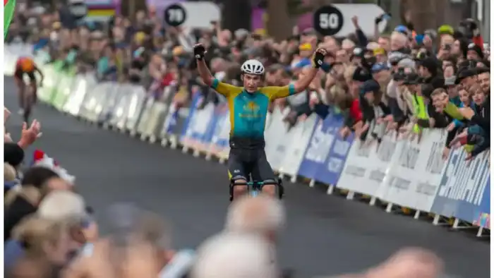 Казахстанская сборная по шоссейному велоспорту завоевывает серебро на чемпионате Азии в Аль-Касиме {city2}