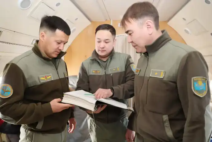 Пилот Национальной гвардии Берикболсын Хабиболла провёл более 900 часов в воздухе, выполняя гуманитарные миссии. {city2}