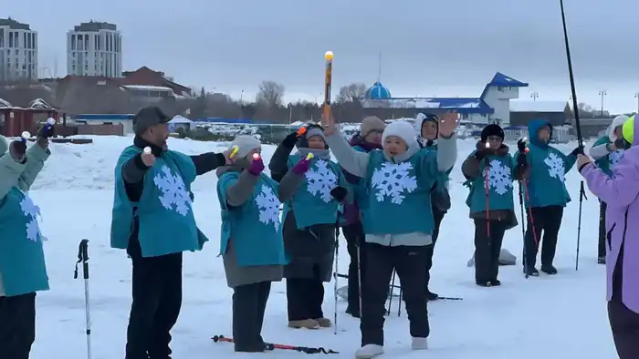 «Снежинка»: в Астане для пенсионеров провели открытый урок по скандинавской ходьбе (2)