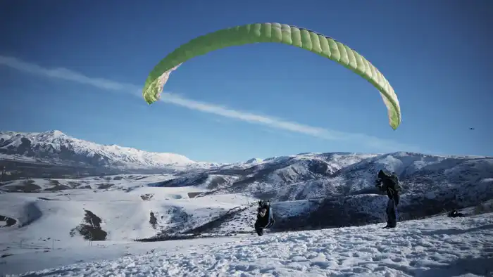 Зимнее небо Жетісу собрало парапланеристов из 6 стран (4)