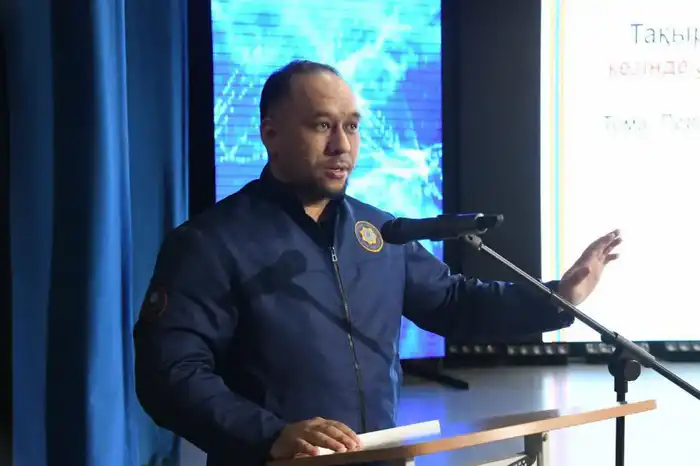 Спасатели открывают двери в мир безопасности для юных исследователей {city2}