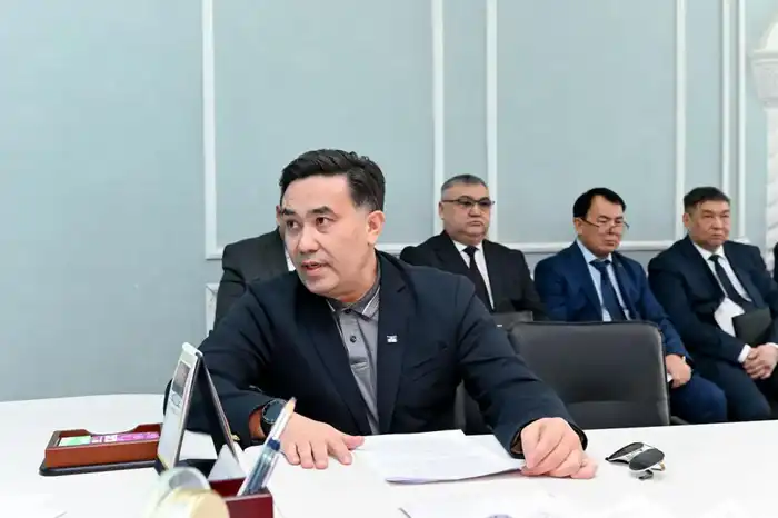 Аким области провел прием граждан по личным вопросам (9)