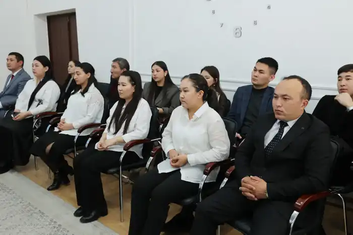 Влияние Конституционных реформ на активизацию молодежного участия в общественной жизни: результаты встречи акима области в Меркенском районе {city2}