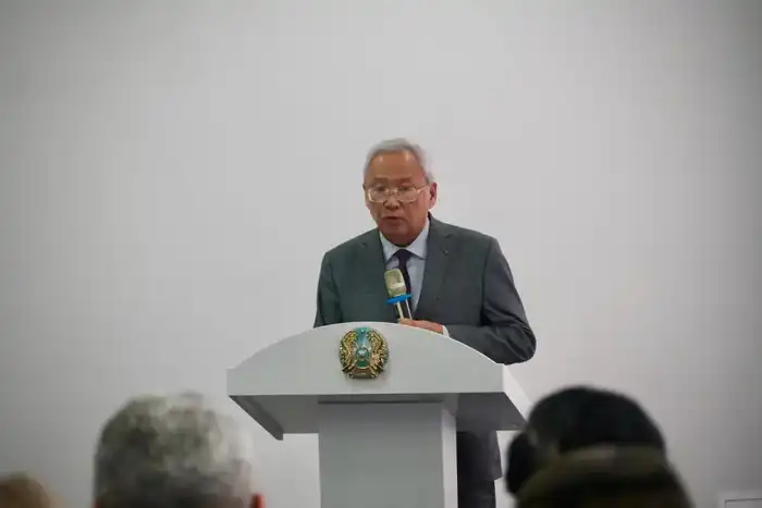 Обсуждение изменений в Конституцию в Астане: новые инициативы для однопалатного парламента и Народного совета {city2}