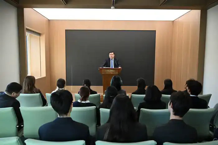 Учащиеся столичной школы посетили МИД РК (2)