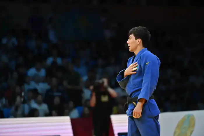 Аман Бақытжан - Париждегі Үлкен дулыға турнирінде жартылай финалға шықты, бірақ украиналық қарсылас жеңіске жетті {city2}