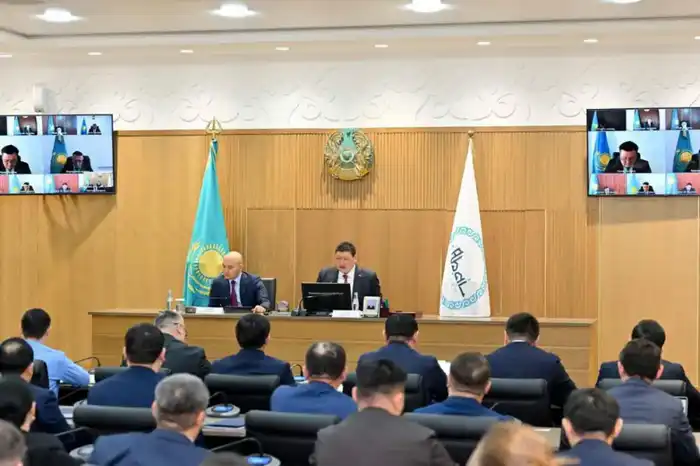 Участие Алибека Куантырова в заседании инвестиционного штаба области Абай: шаг к экономическому развитию региона {city2}
