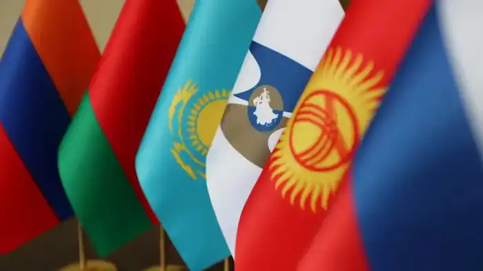 ЕАЭС согласовал подходы к борьбе с нарушениями прав на интеллектуальную собственность в интернете {city2}