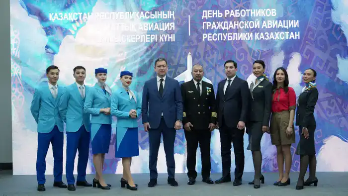 Пилот авиаотряда МЧС награждён нагрудным знаком «Құрметті авиатор» (5)