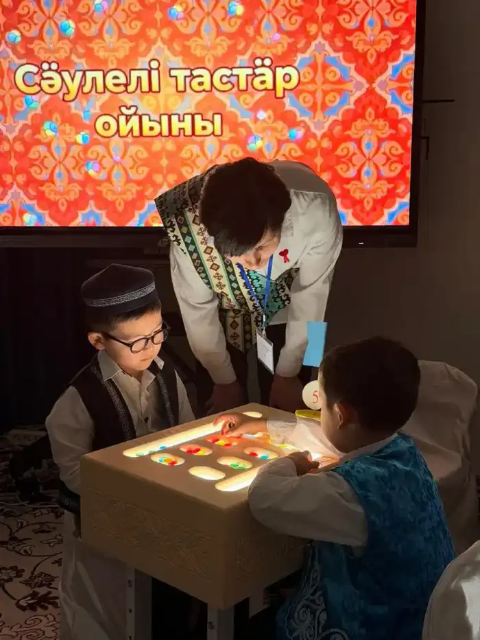 Конкурс по национальной игре «Сәулелі тастар» провели среди особенных дошколят столицы (4)