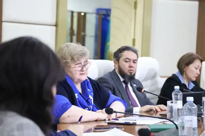 Члены Научно-экспертного совета АНК поддержали проект новой Конституции (2)