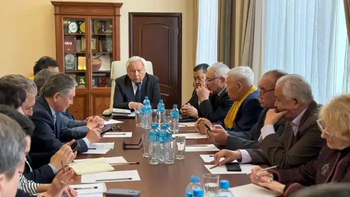 В Союзе писателей Казахстана обсудили проект новой Конституции (3)