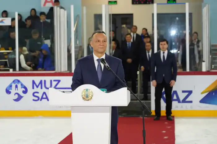Спортивные матчи в Туркестане: единение через хоккей и искусство против терроризма {city2}