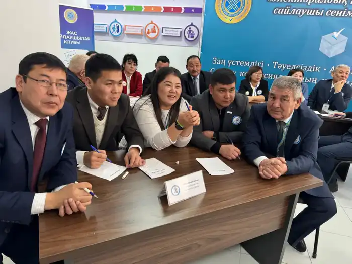 Голосование как искусство: Атырауская комиссия отметила Всемирный день выборов с креативом {city2}