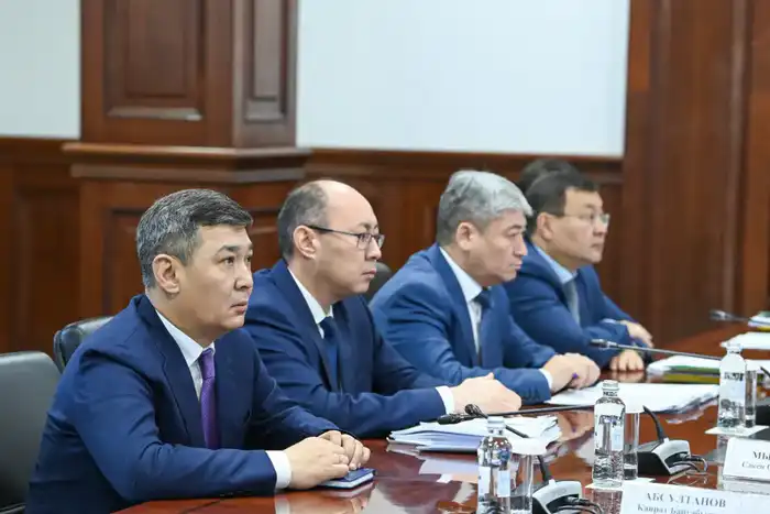 Рассмотрены вопросы дальнейшей диверсификации экономики (3)