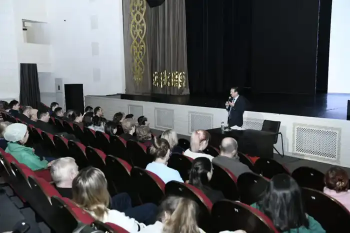 Конституция в действии: как культура меняет политику? {city2}