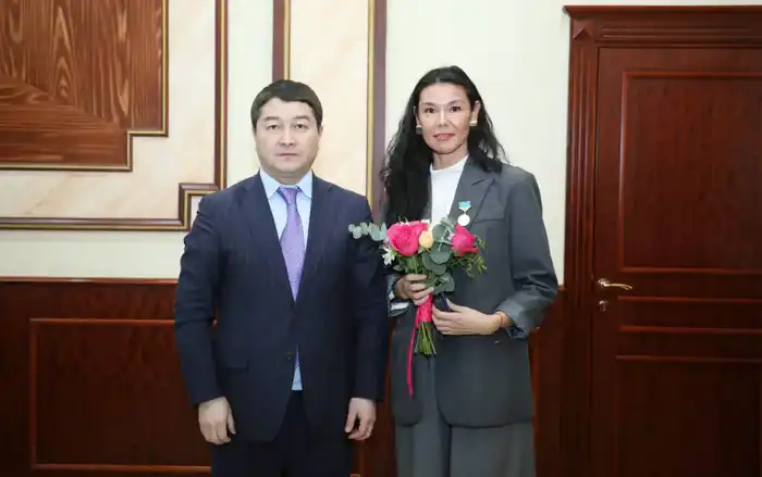 Аким Мангистауской области обсудил конституционные реформы РК с представителями культуры и СМИ (10)