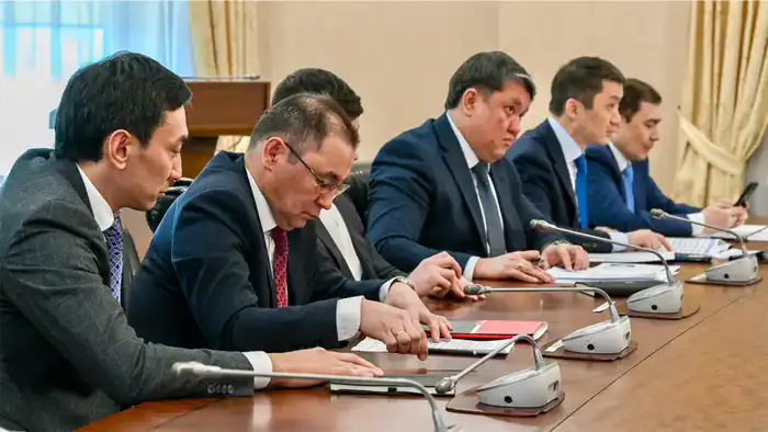 На заседании штаба по экономическому росту обсуждено развитие химической промышленности с прогнозом роста на 9,8% к 2025 году. {city2}