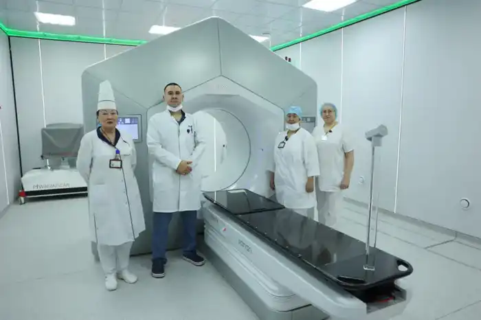 В Костанайской области запущен линейный ускоритель Halcyon для борьбы с онкологическими заболеваниями, что улучшит доступ к современному лечению. {city2}