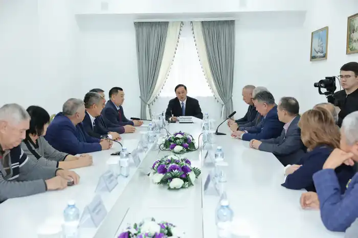 Ербол Карашукеев встретился с ветеранами Жамбылской области (5)