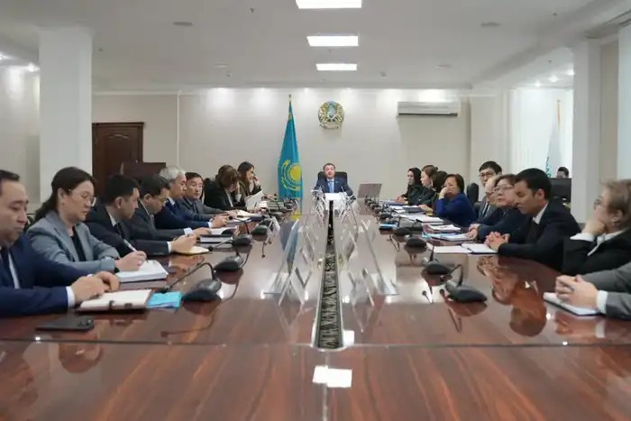 В Министерстве юстиции РК прошло аппаратное совещание по проекту новой Конституции под председательством Ерлана Сарсембаева {city2}