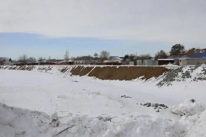 В областном центре активно ведутся берегоукрепительные работы и подготовка к паводку (4)