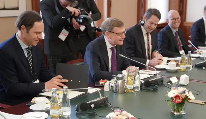 Министры Казахстана и Германии обсуждают новое сотрудничество в Берлине {city2}