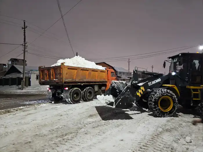 Почти 2 000 единиц спецтехники задействовано в снегоуборочных работах в Астане (7)